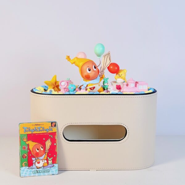 🧻 รายละเอียดสินค้า: กล่องใส่กระดาษทิชชูหุ้มหนัง – ตกแต่งลาย Arttoy Twinkle Twinkle (ของแท้จาก POP MART) - Ảnh 2